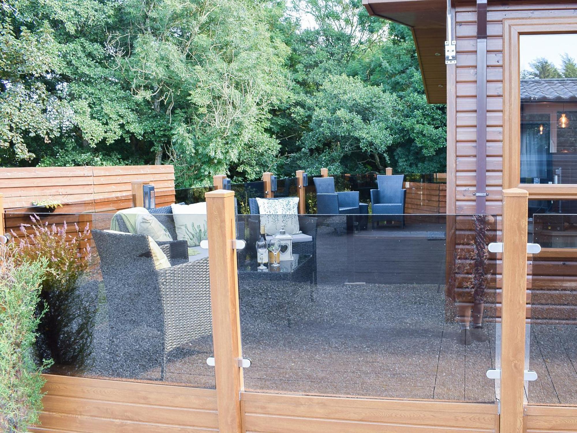 אוצ'טרארדר Riverside Lodge מראה חיצוני תמונה